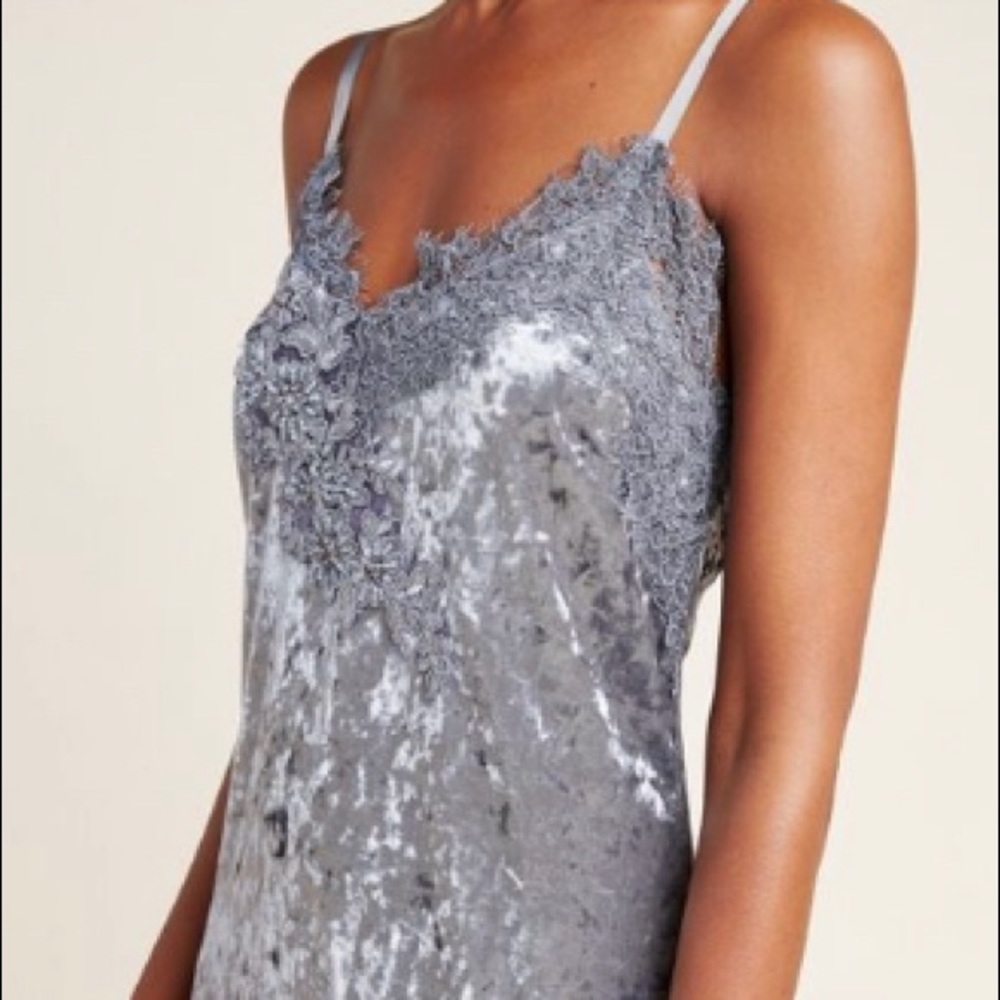Porridge mini velvet dress with lace detail Size Large